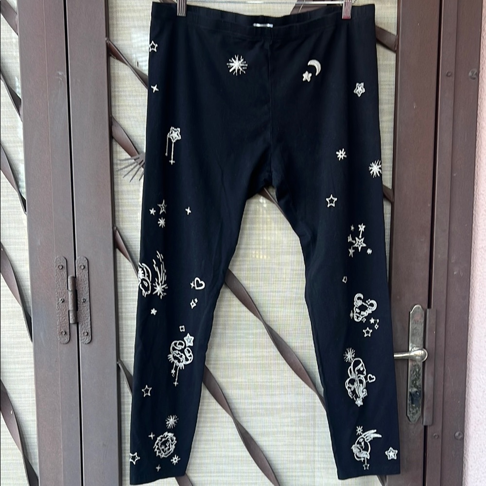 ⭐️ Johnny Was Celestial Embroidered Zodiac Black Leggings EC 🌙
